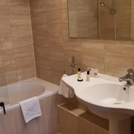 Le Grand Monarque 3* Melun