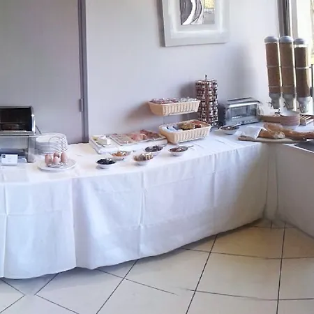 Le Grand Monarque 3* Melun