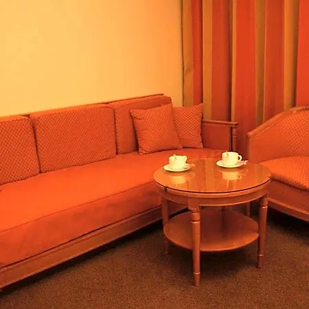 Hotel Le Grand Monarque 3*