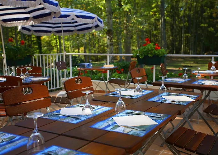 Hotel Le Grand Monarque 3*